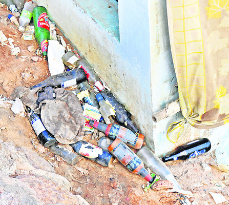 తీరంలో మద్యం ఏరులు2