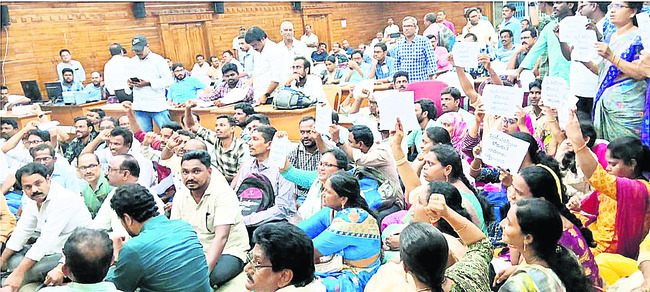 క్లస్టర్ ఖాళీలు చూపించాల్సిందే.. 1