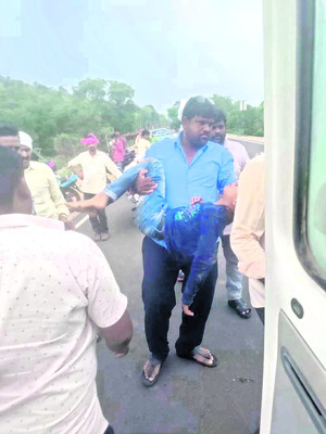 శిలాఫలకం ధ్వంసం 1