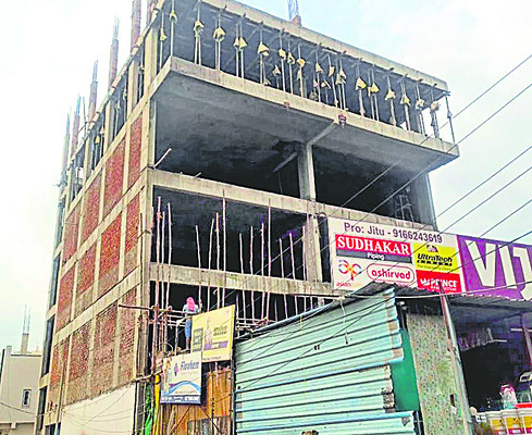 యథేచ్ఛగా అక్రమ నిర్మాణాలు! 1