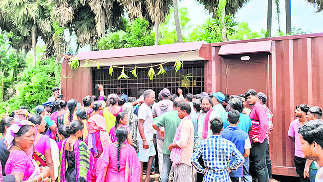 టీసీలు తీసుకోమంటారా..? 1