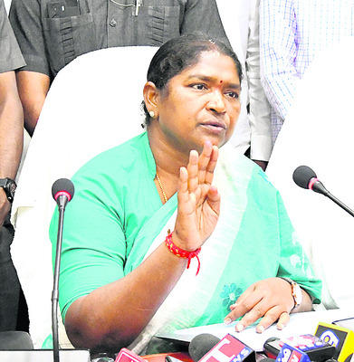 తప్పించారా.. తప్పుకున్నారా!2