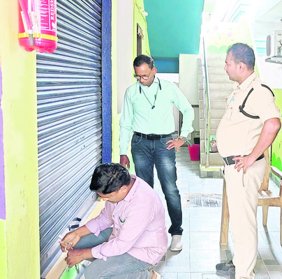 గుర్తింపు లేని పాఠశాల సీజ్1