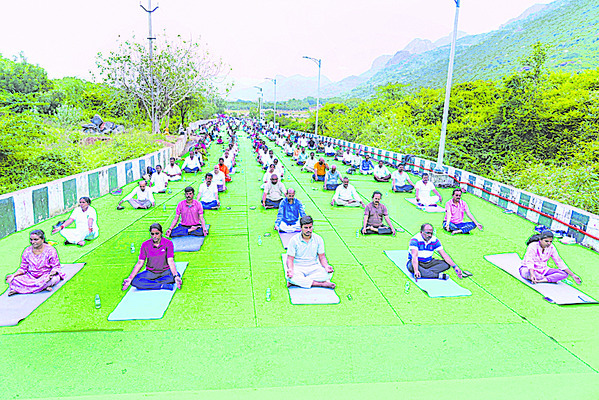 నిత్య జీవితంలో యోగా భాగం కావాలి 2