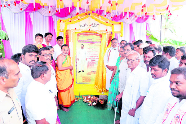 ● చిన్న వర్షానికి కోతకు గురైన చిన్నపొదిళ్ల–గుండాల రోడ్డ2