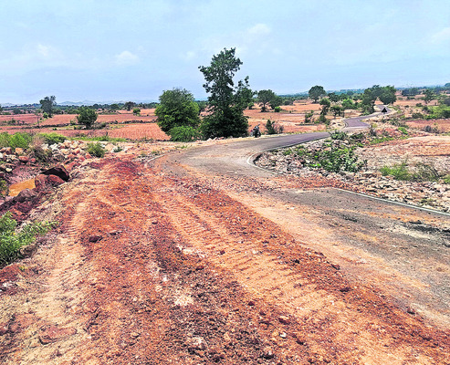 ● చిన్న వర్షానికి కోతకు గురైన చిన్నపొదిళ్ల–గుండాల రోడ్డ1