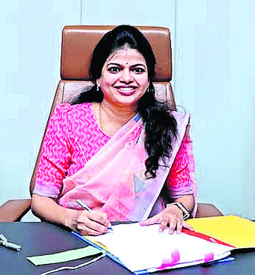 బాధ్యతలు స్వీకరించిన కలెక్టర్‌ స్నేహ శబరీష్‌1