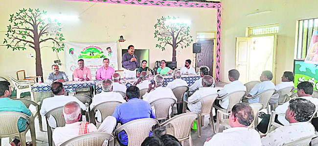 కాంగ్రెస్ బలోపేతానికి కృషి చేయండి
1