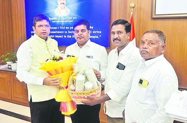 కాంగ్రెస్ బలోపేతానికి కృషి చేయండి
2