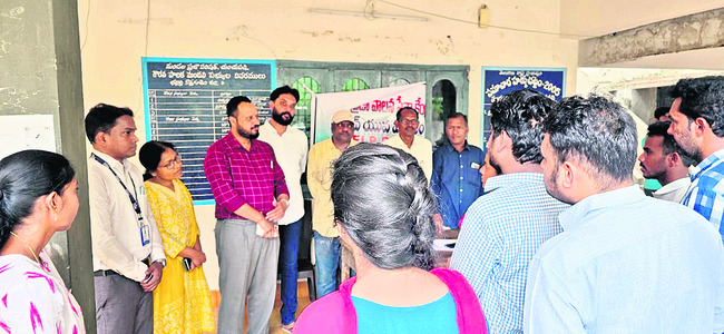స్వర్ణకవచ ధారణలో రామయ్య2