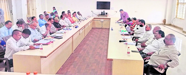 వైఎస్సార్సీపీ నేతలపై కక్ష సాధింపు 1