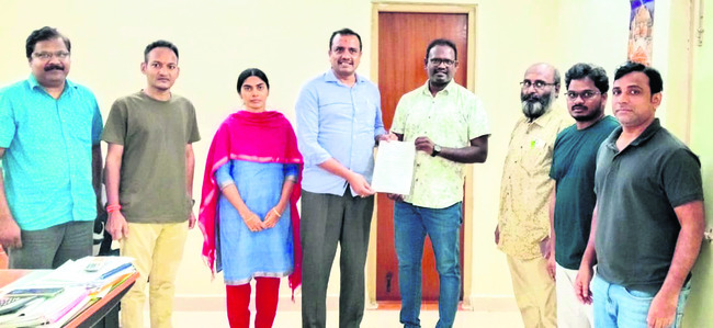 ట్రిపుల్ ఐటీ డీన్ స్టూడెంట్ వేల్ఫేర్ అధికారిగా ఎల్1