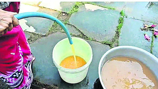 మంచినీటికి బదులు మురుగునీరు సరఫరా!1