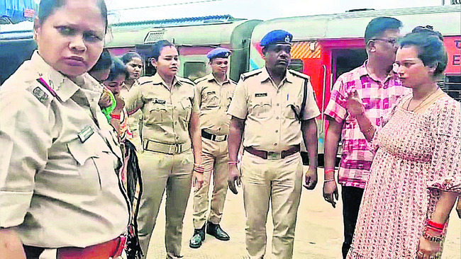 వేర్వేరు చోట్ల గంజాయి స్వాధీనం2