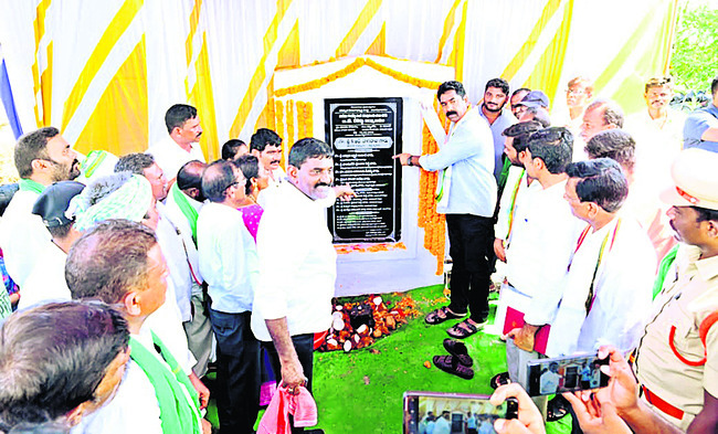 గిరిజనుల సంక్షేమానికి కృషి1