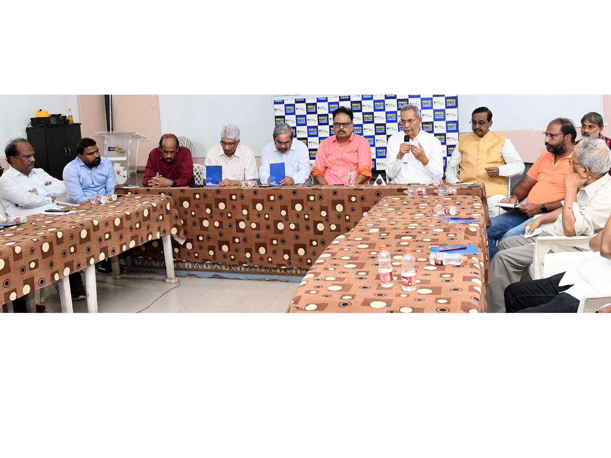 Roundtable meeting on Democracy And press freedom At Somajiguda Press Club Photos22