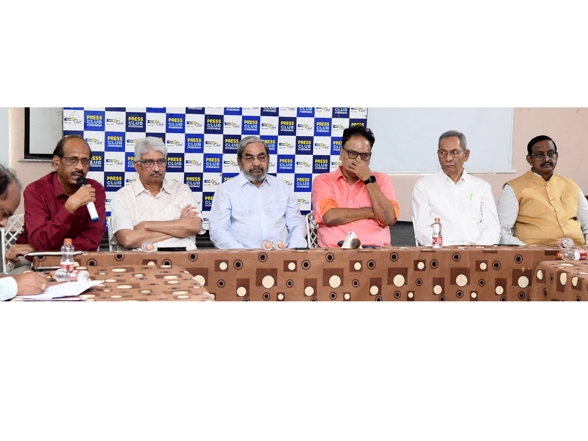 Roundtable meeting on Democracy And press freedom At Somajiguda Press Club Photos25