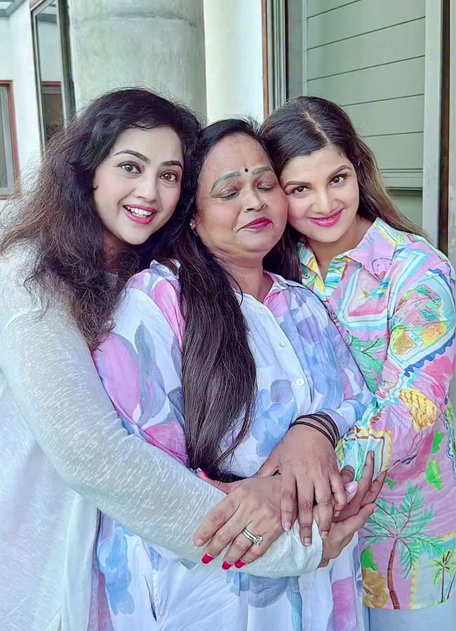 Tollywood Actress Roja And Meena 90s Queens Party Viral Photos17