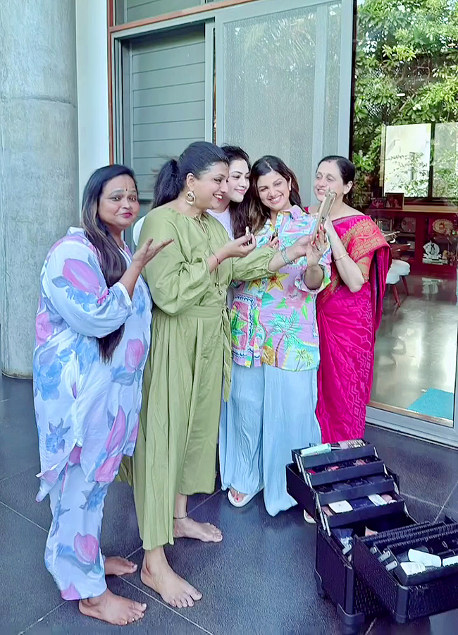 Tollywood Actress Roja And Meena 90s Queens Party Viral Photos4