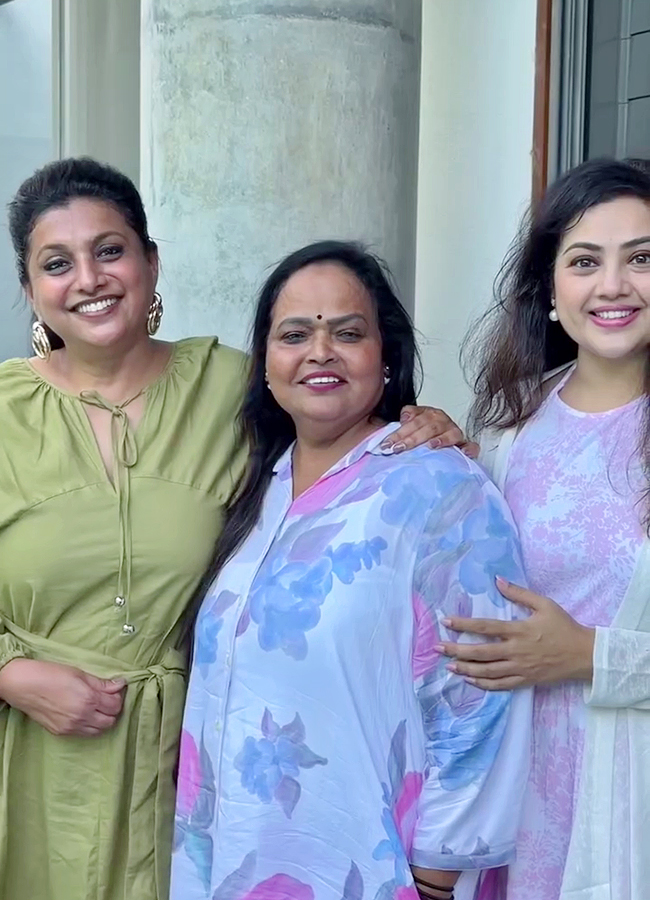 Tollywood Actress Roja And Meena 90s Queens Party Viral Photos6