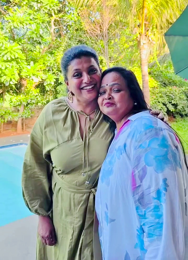 Tollywood Actress Roja And Meena 90s Queens Party Viral Photos7