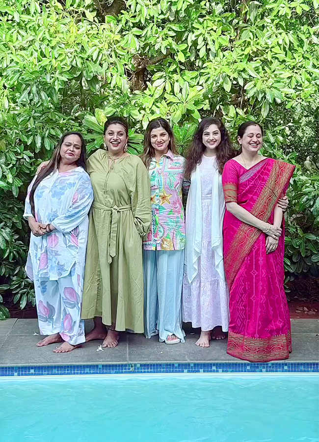Tollywood Actress Roja And Meena 90s Queens Party Viral Photos9
