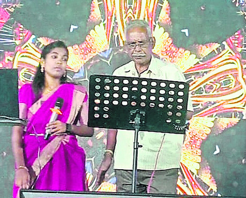 ●నాన్న ప్రోత్సాహంతోనే సామాజిక సేవ 1