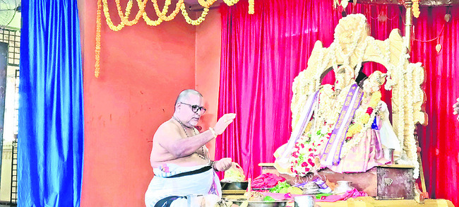 రామయ్యకు  సువర్ణ తులసీ అర్చన1