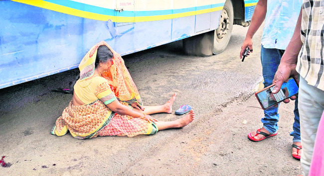 రెడ్‌క్రాస్‌ బ్లడ్‌ బ్యాంక్‌కు అవార్డు 
1