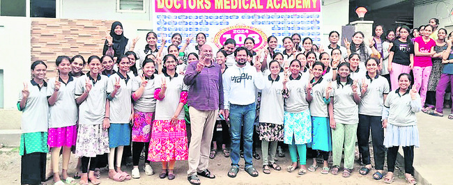 ‘నీట్’లో జిల్లా విద్యార్థుల సత్తా 1