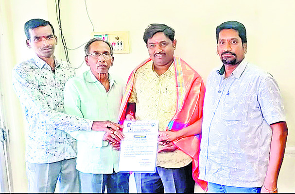 సోమేశ్వరాలయంలో జిల్లా ప్రధాన న్యాయమూర్తి పూజలు2