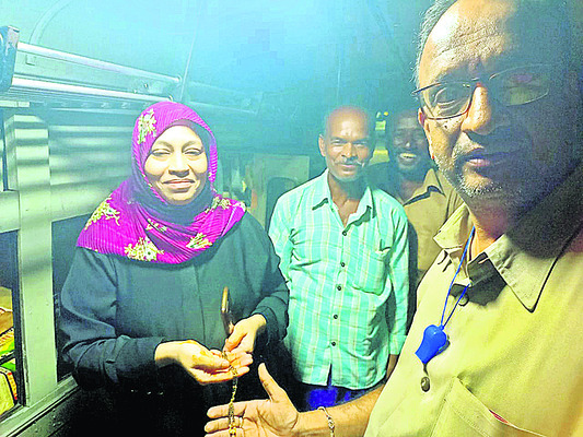 కండక్టర్ నిజాయితీ 1