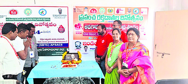 ఘనంగా ప్రపంచ రక్తదాతల దినోత్సవం 3
