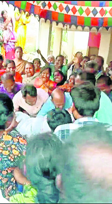 అమ్మానాన్న లేని వాళ్లం!1