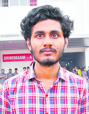 నీట్గా మెరిశారు2