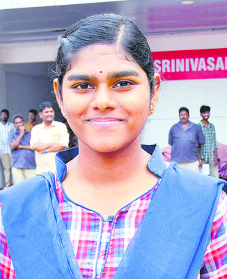 నీట్గా మెరిశారు3