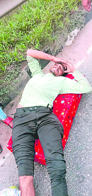 మామిడి పండ్ల లారీ బోల్తా 2