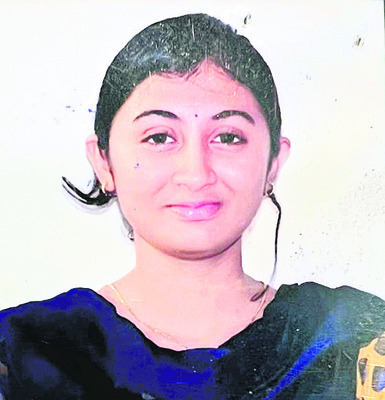 విద్యార్థులకు బంగారు పతకాలు1