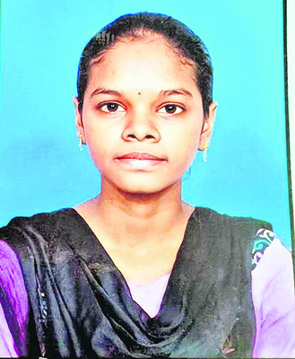 విద్యార్థులకు బంగారు పతకాలు3