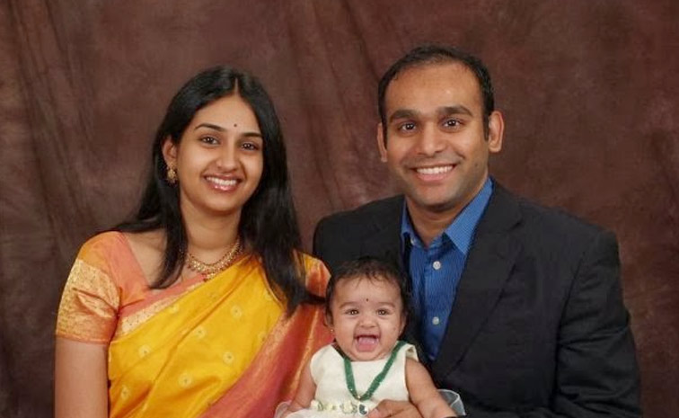 Actress Laya Gorty Wedding Anniversary Photos5