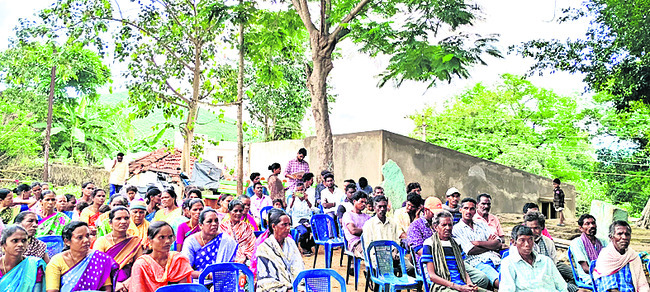 పథకాలు అందరికీ అందేలా అధికారులు చర్యలు తీసుకోవాలి1