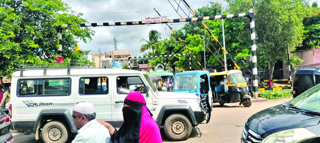 గేట్లు పడితే అంతే సంగతులు1
