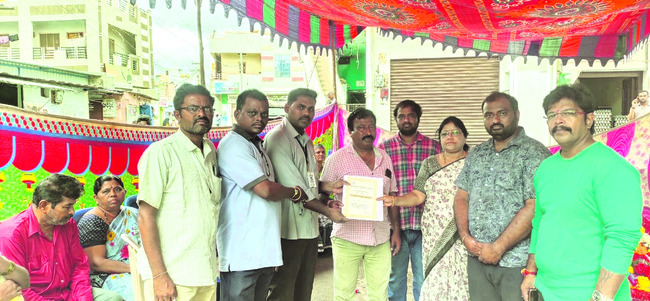 అమ్మవారికి పల్లకీ సేవ 1