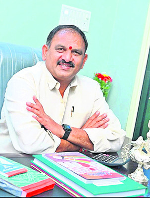 నారాయణపురం వంతెనకు భారీ రంధ్రం 2