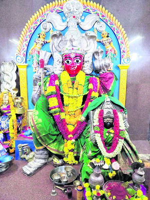 పెద్దింట్లమ్మ దేవస్థానంలో భక్తుల రద్దీ 1