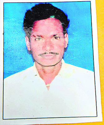 బడుగులపై కూలిన గోడ..!2