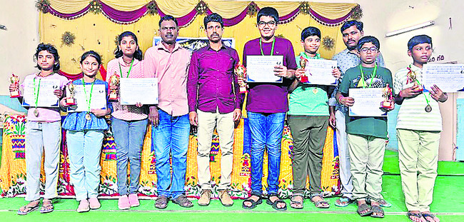 కలెక్టర్‌ ప్రావీణ్యకు  ఆత్మీయ వీడ్కోలు 
1