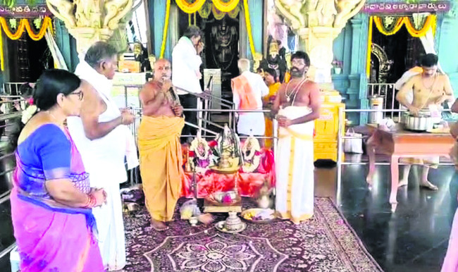 సుబ్బారాయుడిని దర్శించుకున్న భక్తులు
1
