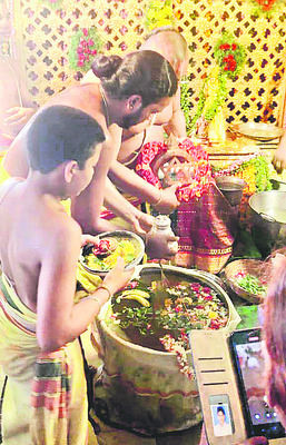 వైభవంగా నారసింహునికి అభిషేకం1