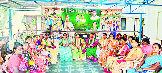ప్రారంభ దశలోనే కరకట్ట నిర్మాణ పనులు2